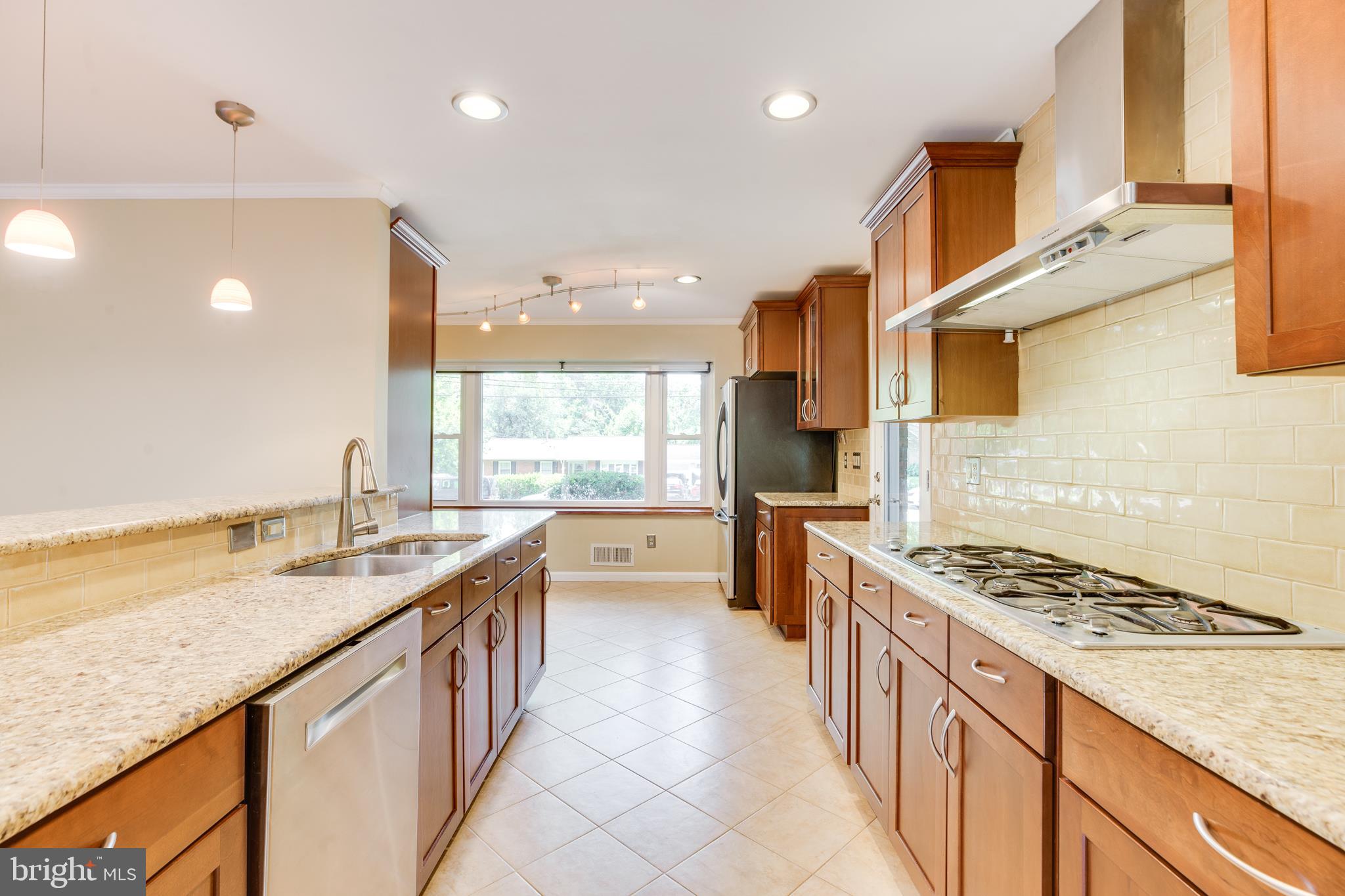 5600 Ravenel Lane Springfield, VA 22151 - Photo 8 of 71 Gallery Image 8