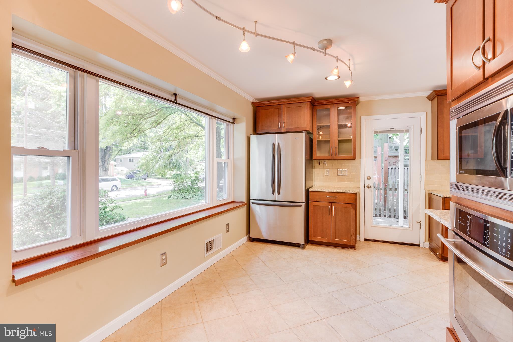 5600 Ravenel Lane Springfield, VA 22151 - Photo 10 of 71 Gallery Image 10