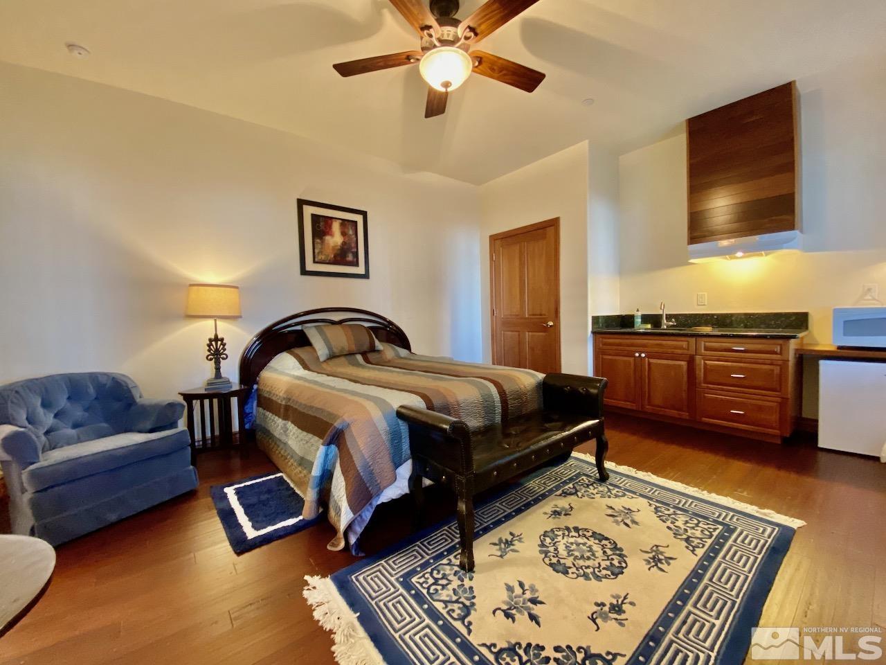 3807 Paradise View Carson City, NV 89703 - Photo 30 of 40 a bedroom with a bed and dresser