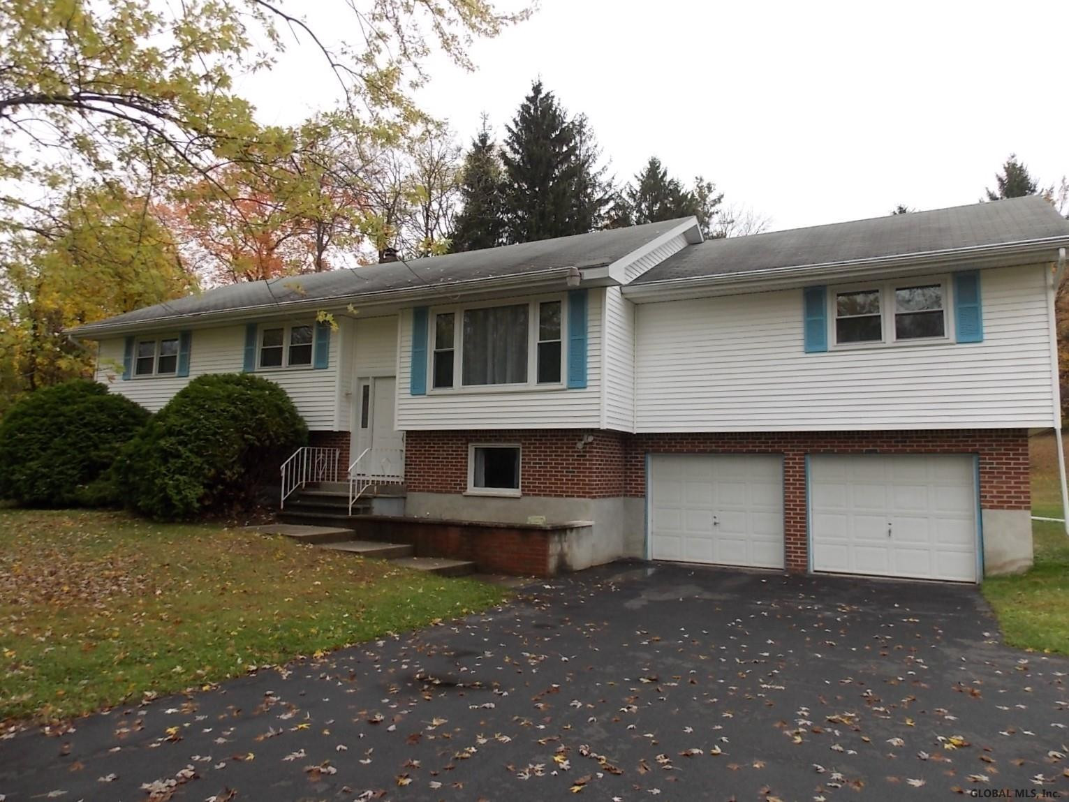 51 Werner Road Halfmoon, NY 12065 - Photo 2 of 23 Photo 2