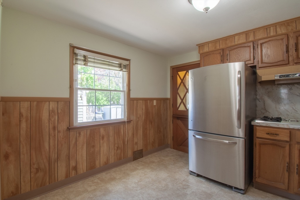 17 Mc Bride Street Springfield, MA 01104 - Photo 11 of 32