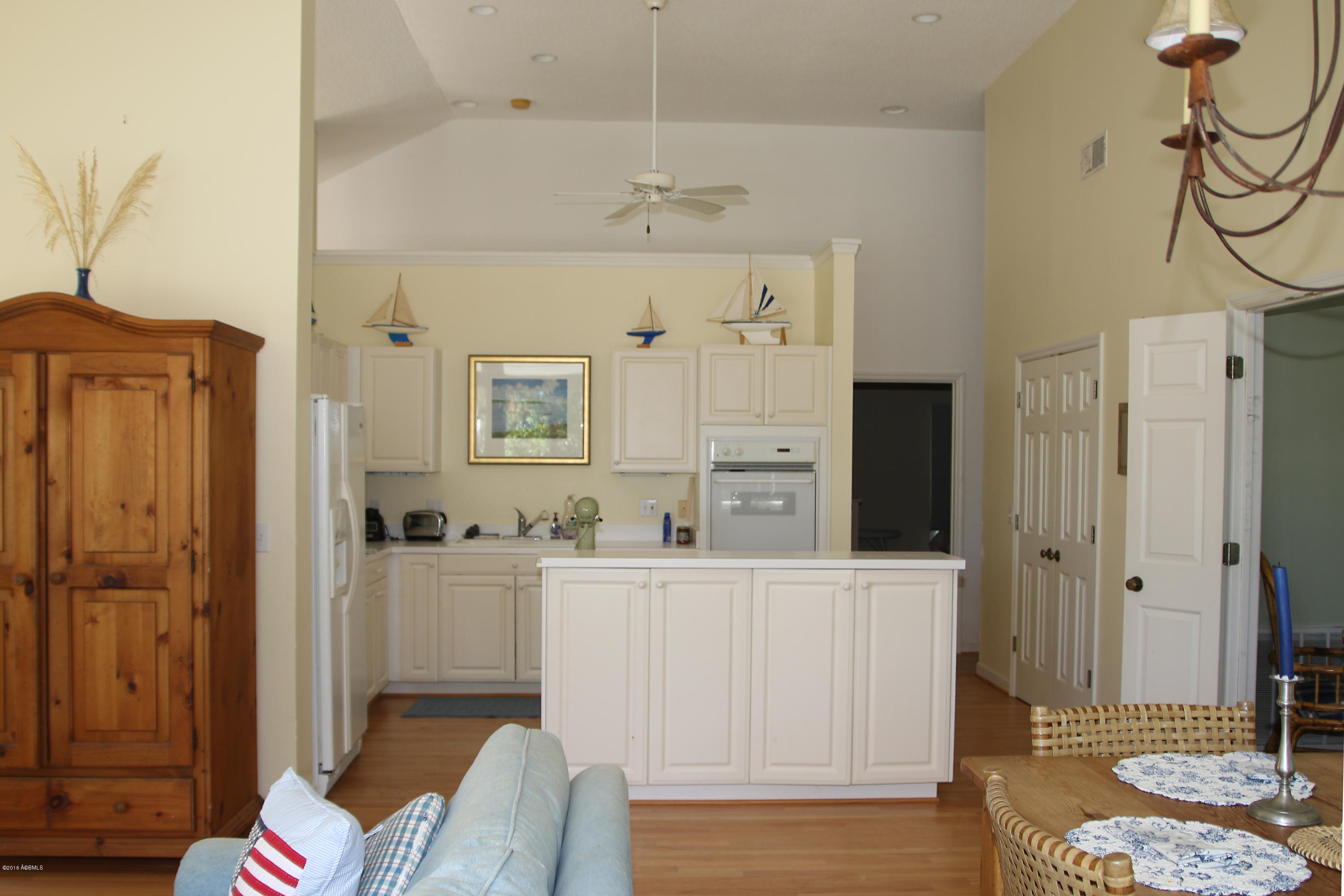 628 Seahorse Road Fripp Island, SC 29920 - Photo 7 of 27 Kitchen