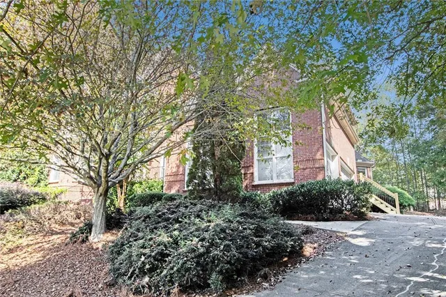 $1,300,000 | 345 Lake Bend Court, Alpharetta, GA 30004