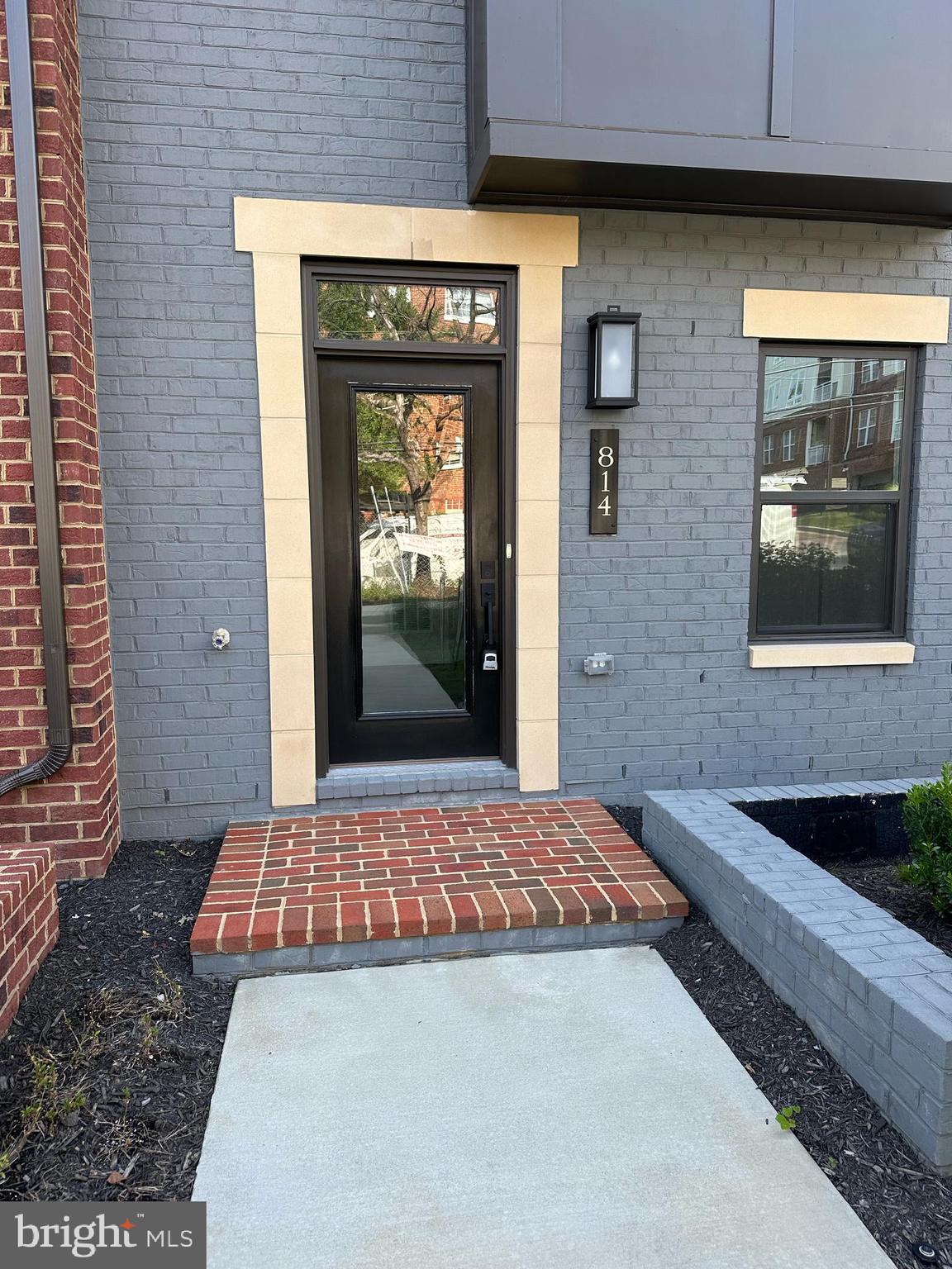 814 South Greenbrier Street Arlington, VA 22204 - Photo 2 of 27 a view of outdoor space