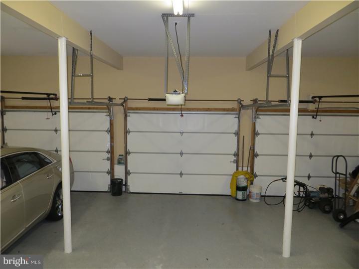 9 Buck Road Yardville, NJ 08620 - Photo 21 of 25 Garage