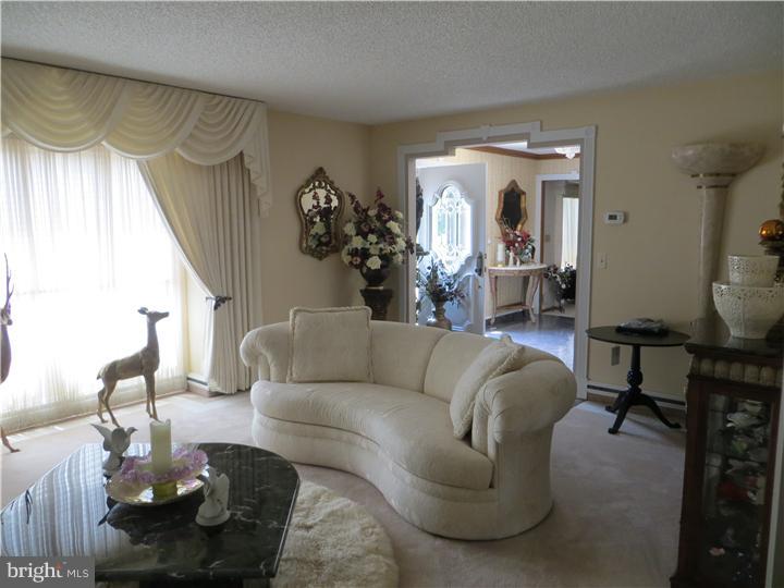 9 Buck Road Yardville, NJ 08620 - Photo 4 of 25 Living Room