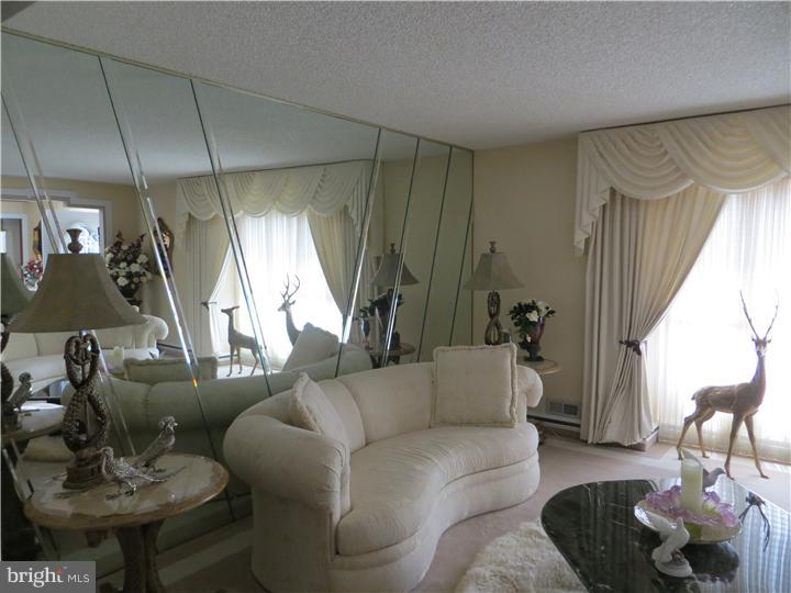 9 Buck Road Yardville, NJ 08620 - Photo 5 of 25 Living Room