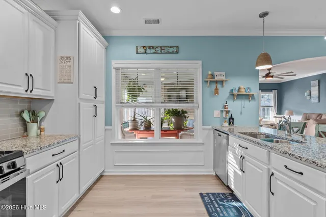 $639,900 | 6175 Meadowgrove Loop, Wilmington, NC 28409