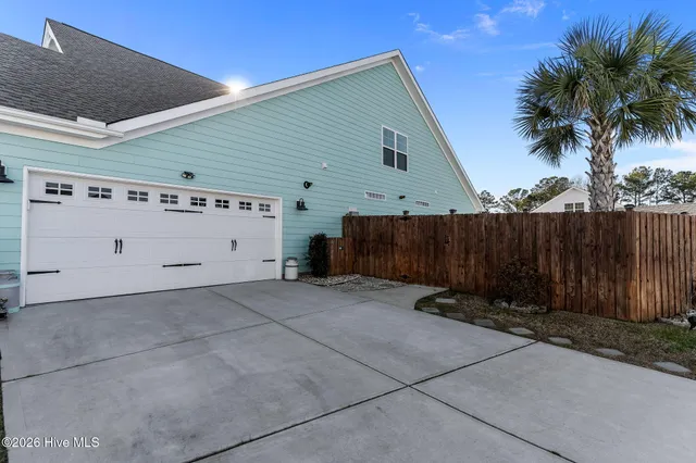 $639,900 | 6175 Meadowgrove Loop, Wilmington, NC 28409