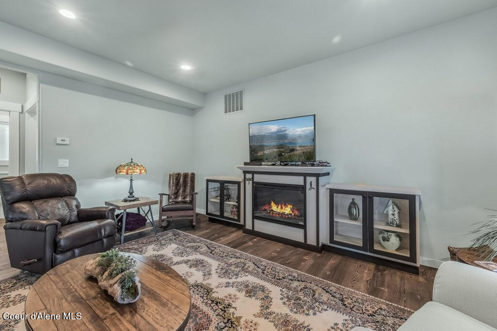 411 Louis Lane Sandpoint, ID 83864 - Photo 15 of 44 cozy living room