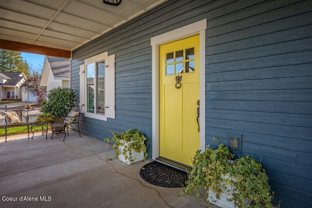 411 Louis Lane Sandpoint, ID 83864 - Photo 6 of 44 Front Door
