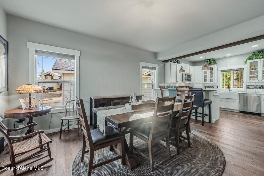411 Louis Lane Sandpoint, ID 83864 - Photo 8 of 44 Dining and kitchen