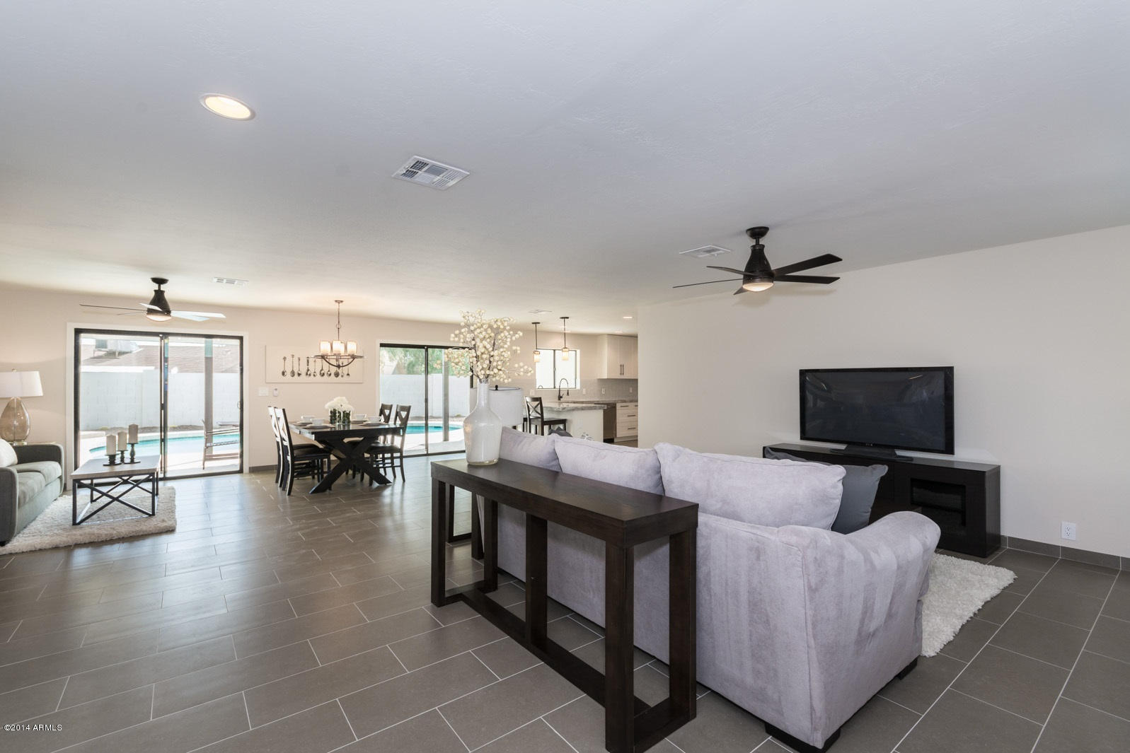 2125 East Lawrence Road Phoenix, AZ 85016 - Photo 7 of 36 LIVING