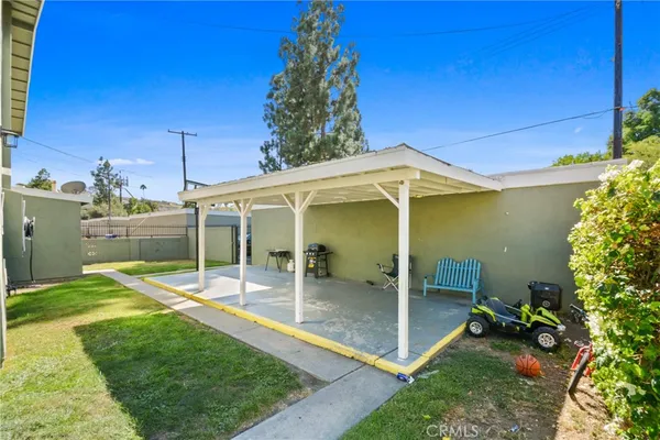 a backyard of a house with table and chairs