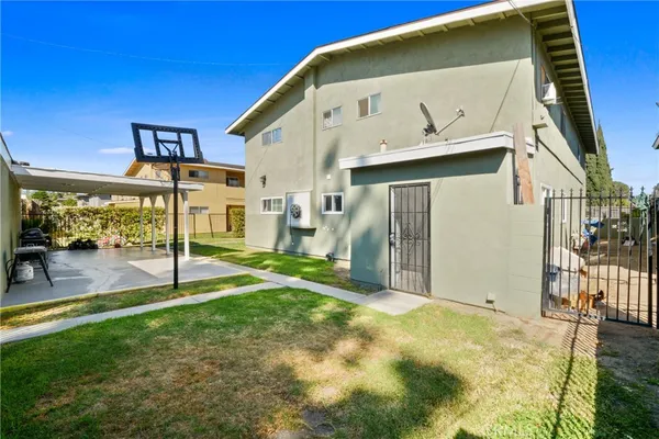 a house with swimming pool in front of it