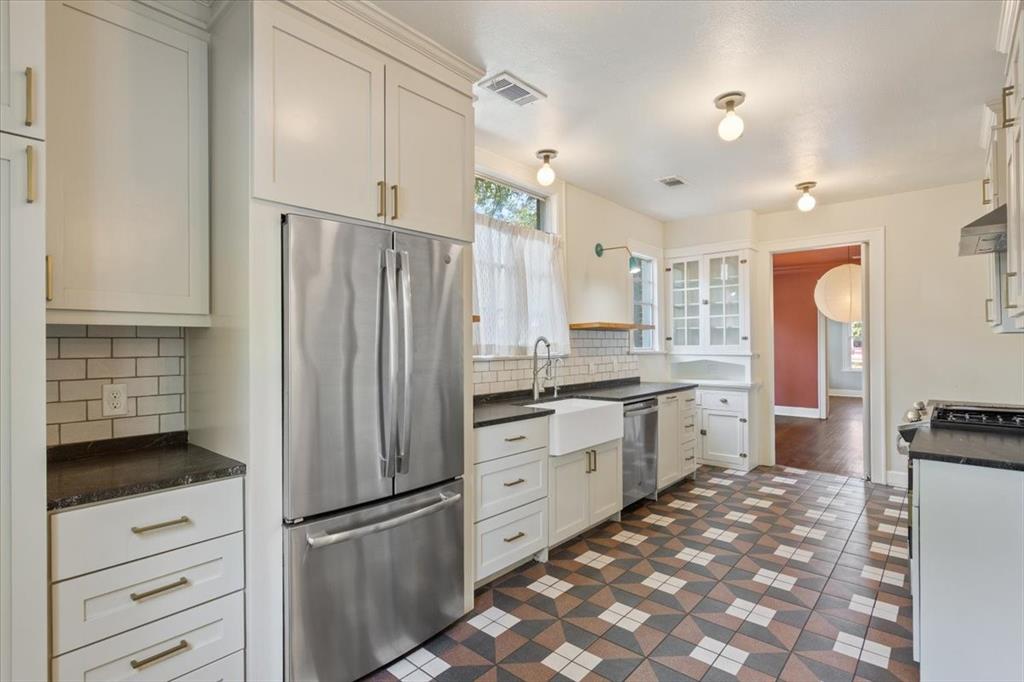 2122 Colcord Avenue Waco, TX 76707 - Photo 14 of 39 Gallery Image 14
