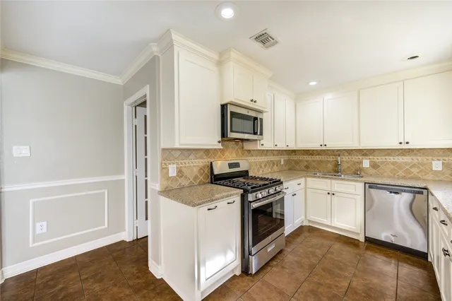 $2,300 | 6729 Barney Road, Houston, TX 77092