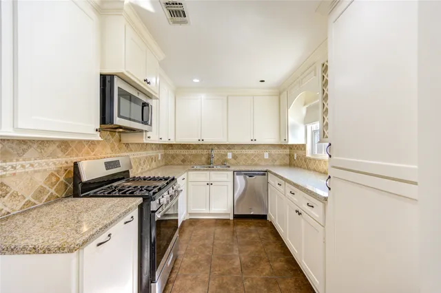 $2,300 | 6729 Barney Road, Houston, TX 77092