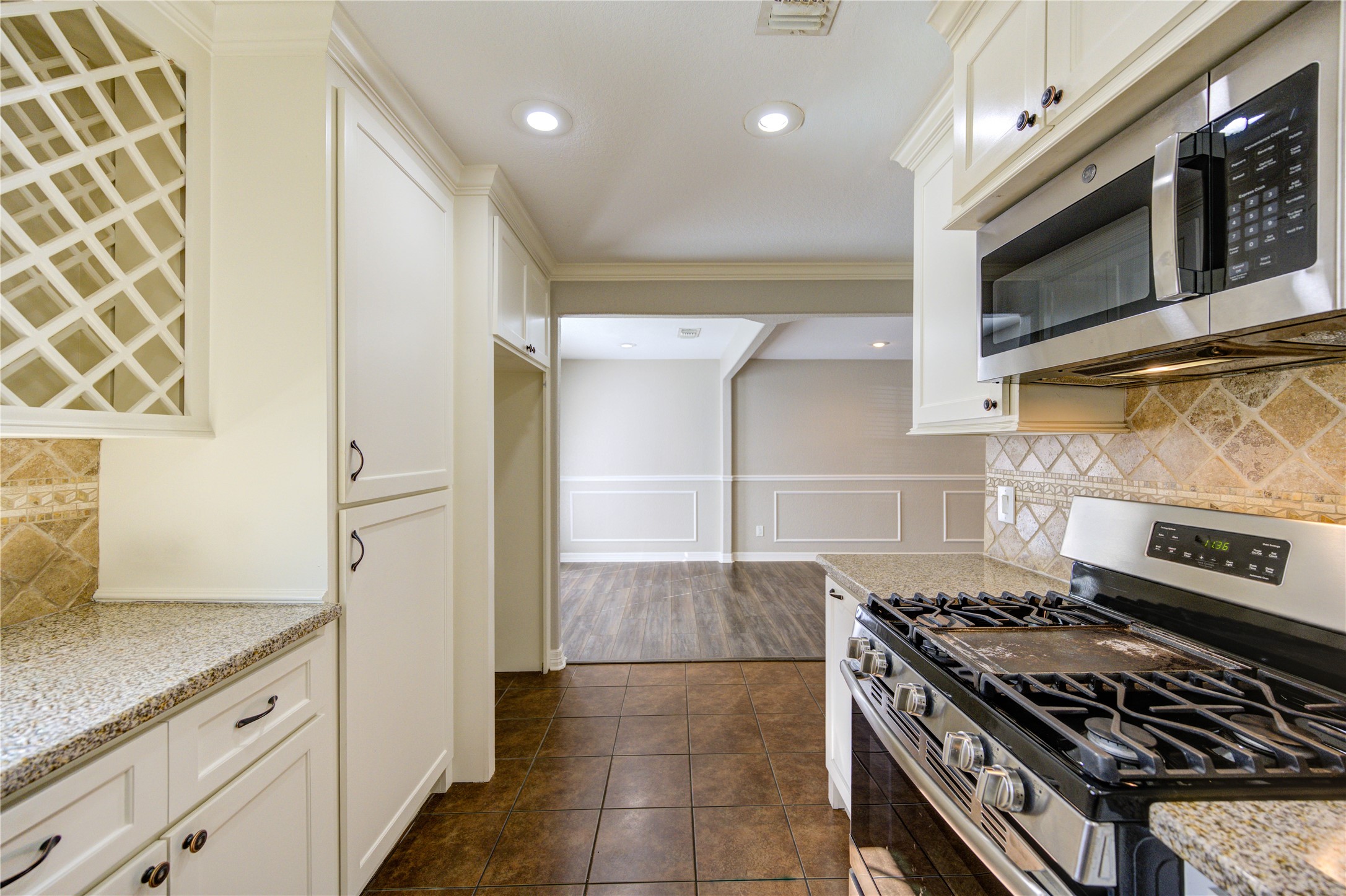 6729 Barney Road Houston, TX 77092 - Photo 13 of 40