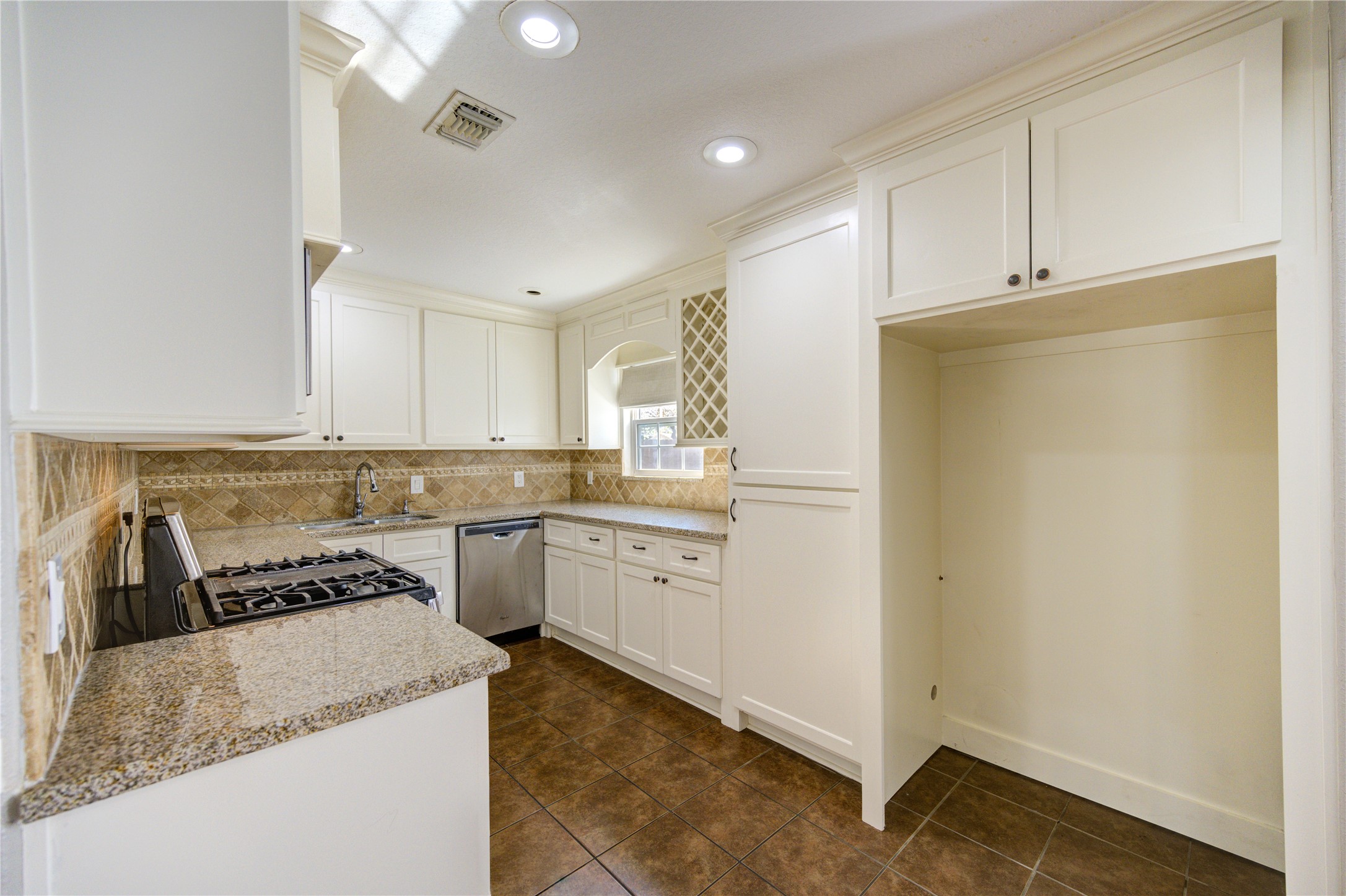 6729 Barney Road Houston, TX 77092 - Photo 14 of 40