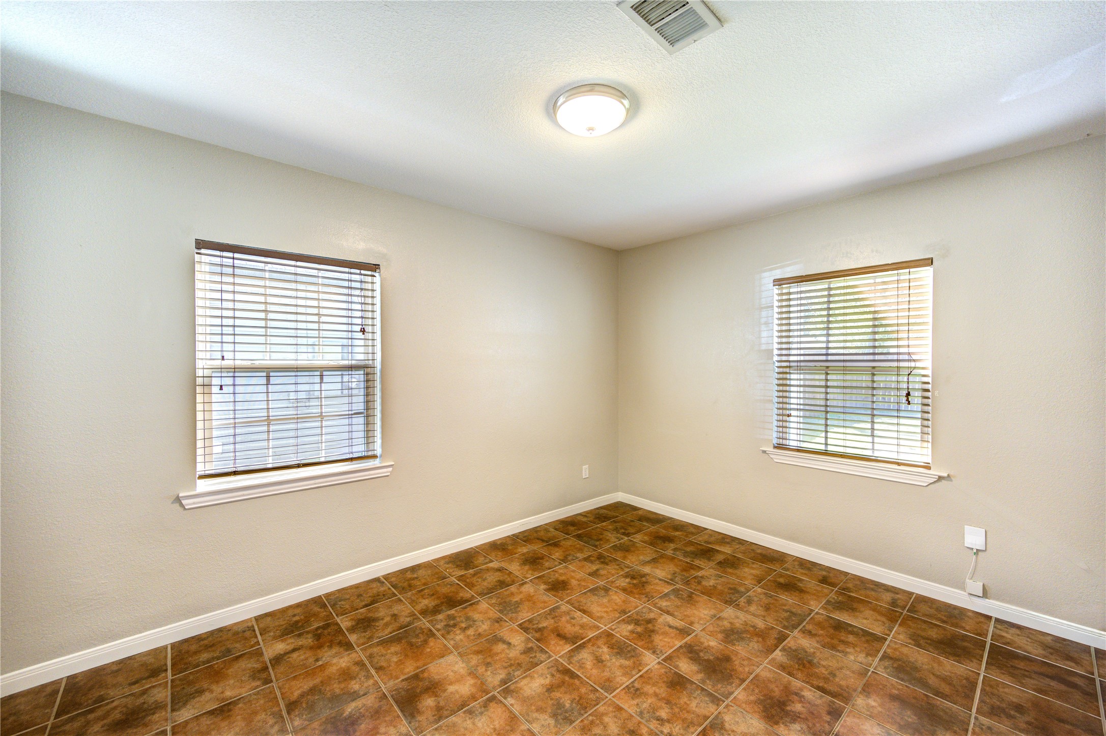 6729 Barney Road Houston, TX 77092 - Photo 16 of 40