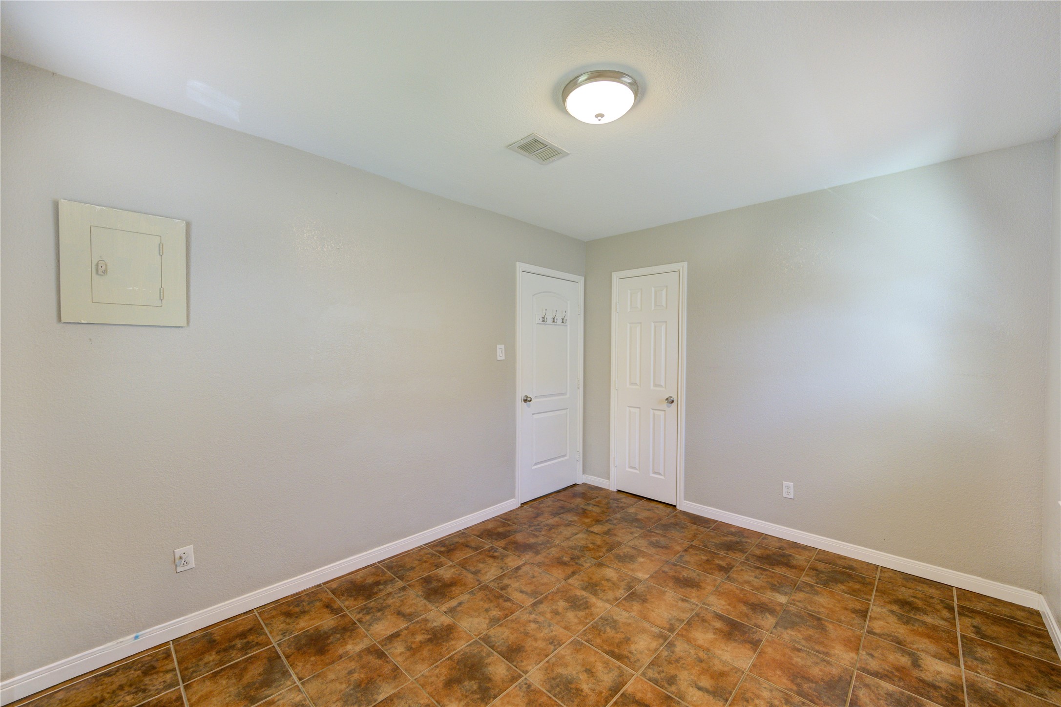 6729 Barney Road Houston, TX 77092 - Photo 17 of 40