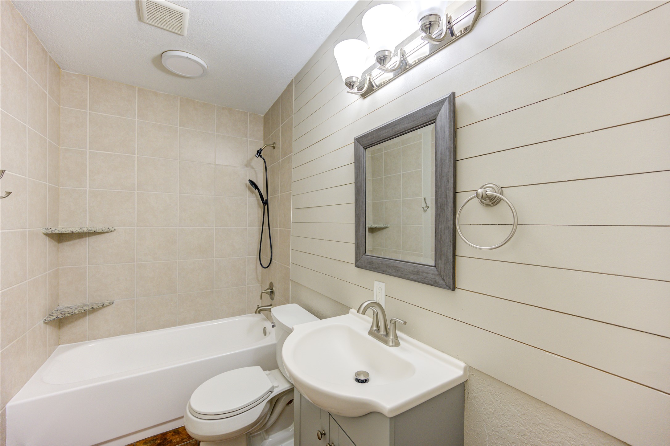 6729 Barney Road Houston, TX 77092 - Photo 20 of 40