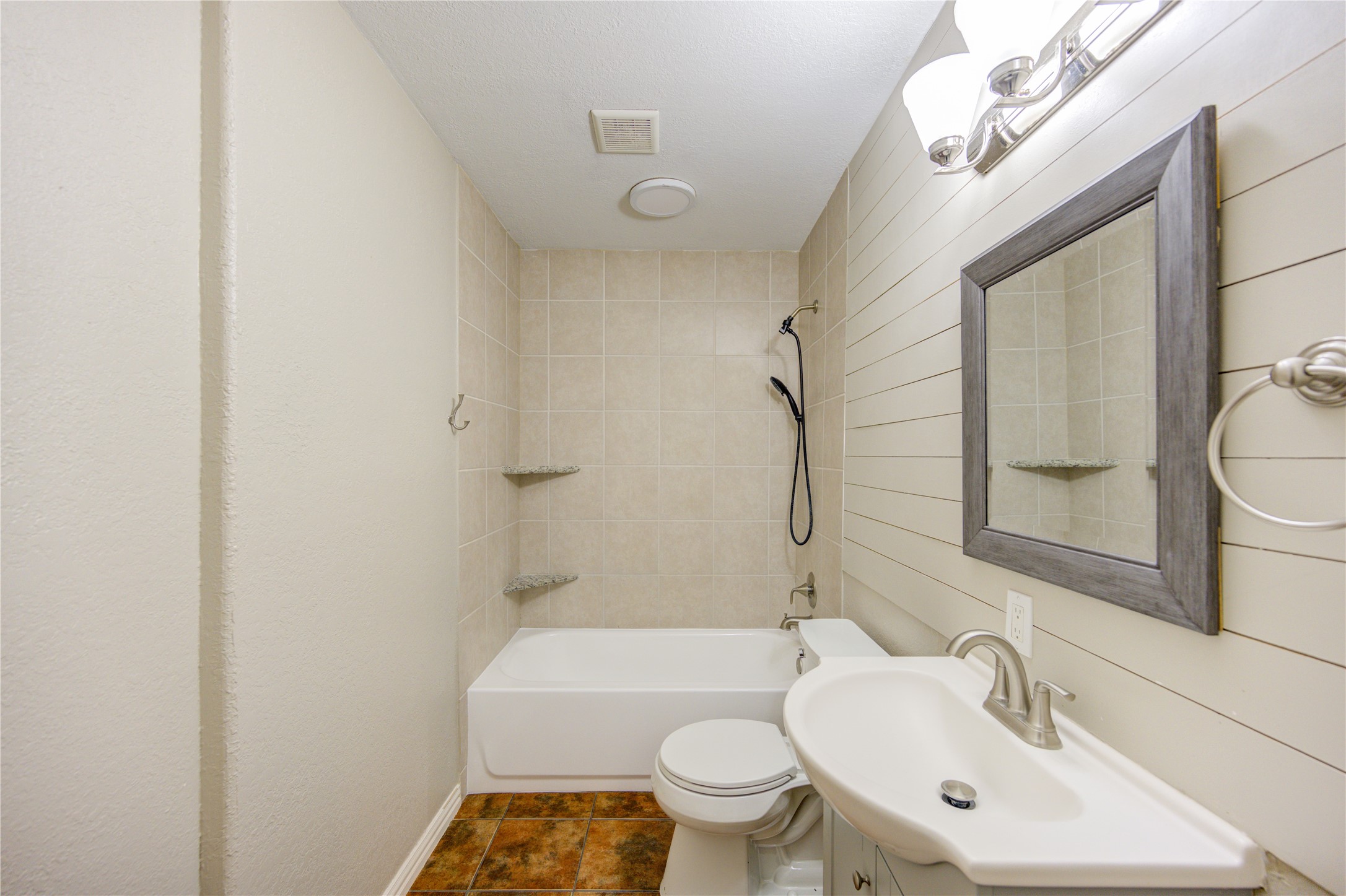 6729 Barney Road Houston, TX 77092 - Photo 21 of 40