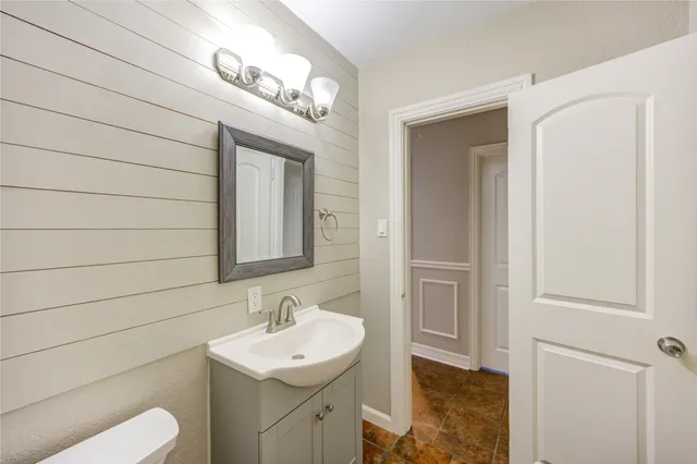 $2,300 | 6729 Barney Road, Houston, TX 77092