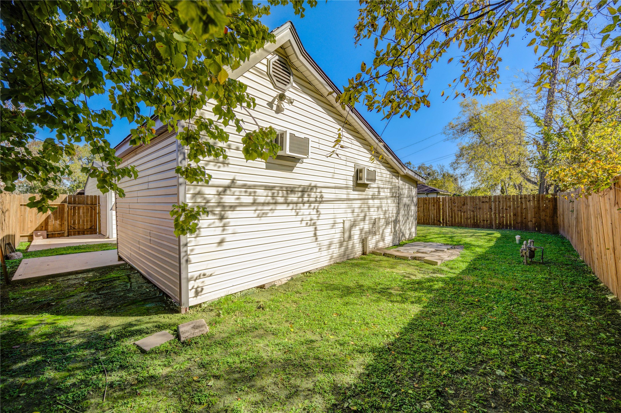 6729 Barney Road Houston, TX 77092 - Photo 28 of 40