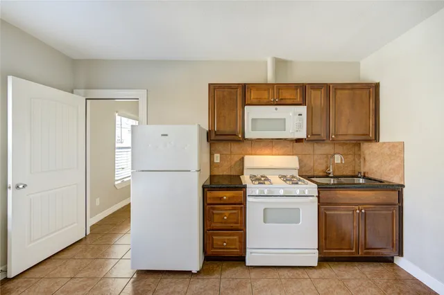 $2,300 | 6729 Barney Road, Houston, TX 77092