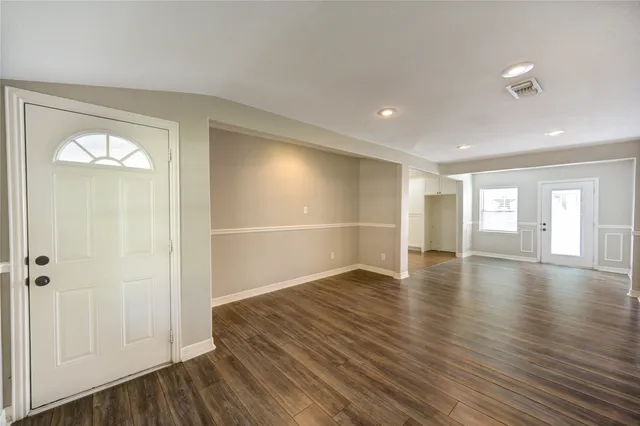 $2,300 | 6729 Barney Road, Houston, TX 77092