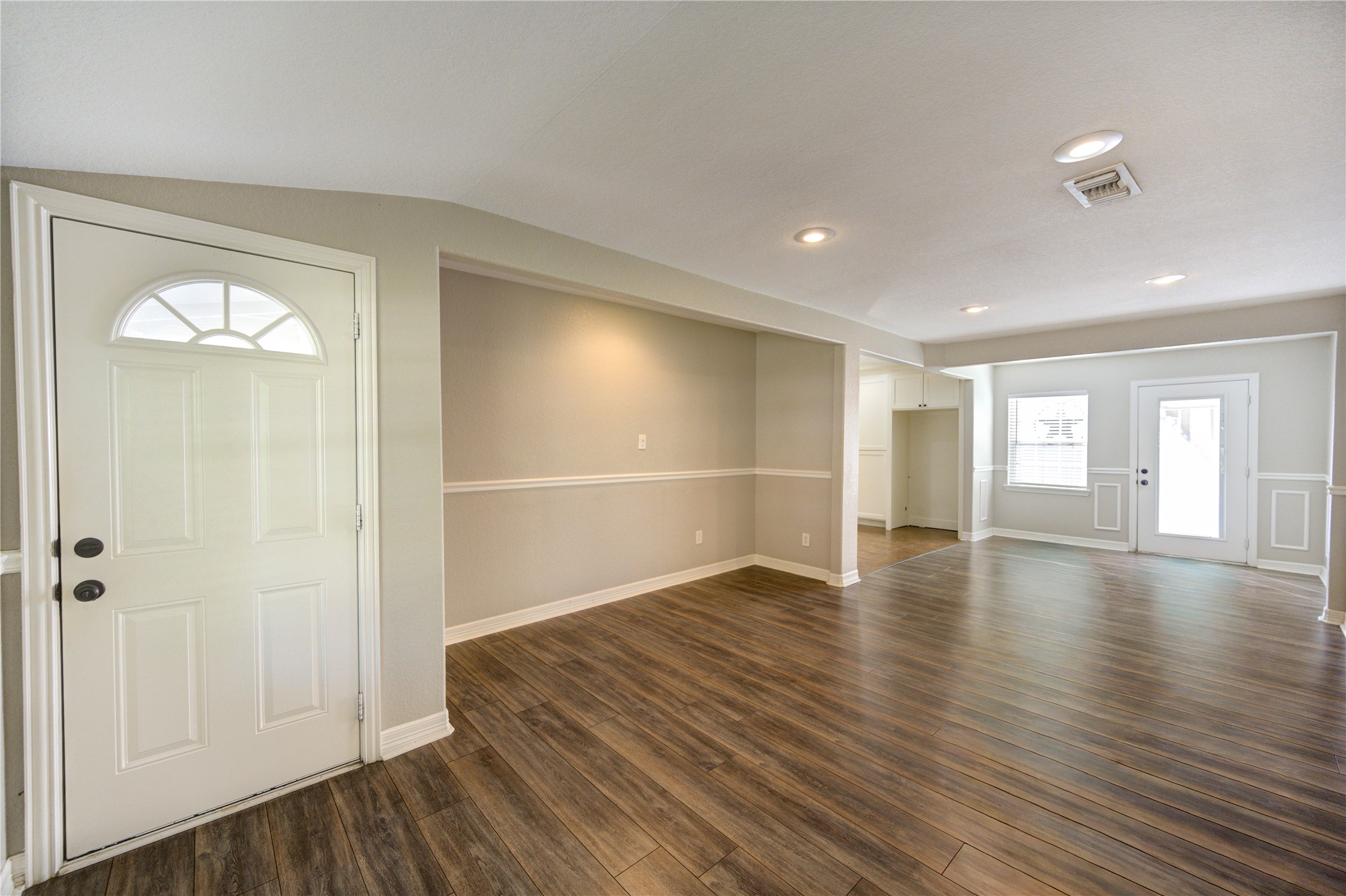 6729 Barney Road Houston, TX 77092 - Photo 3 of 40