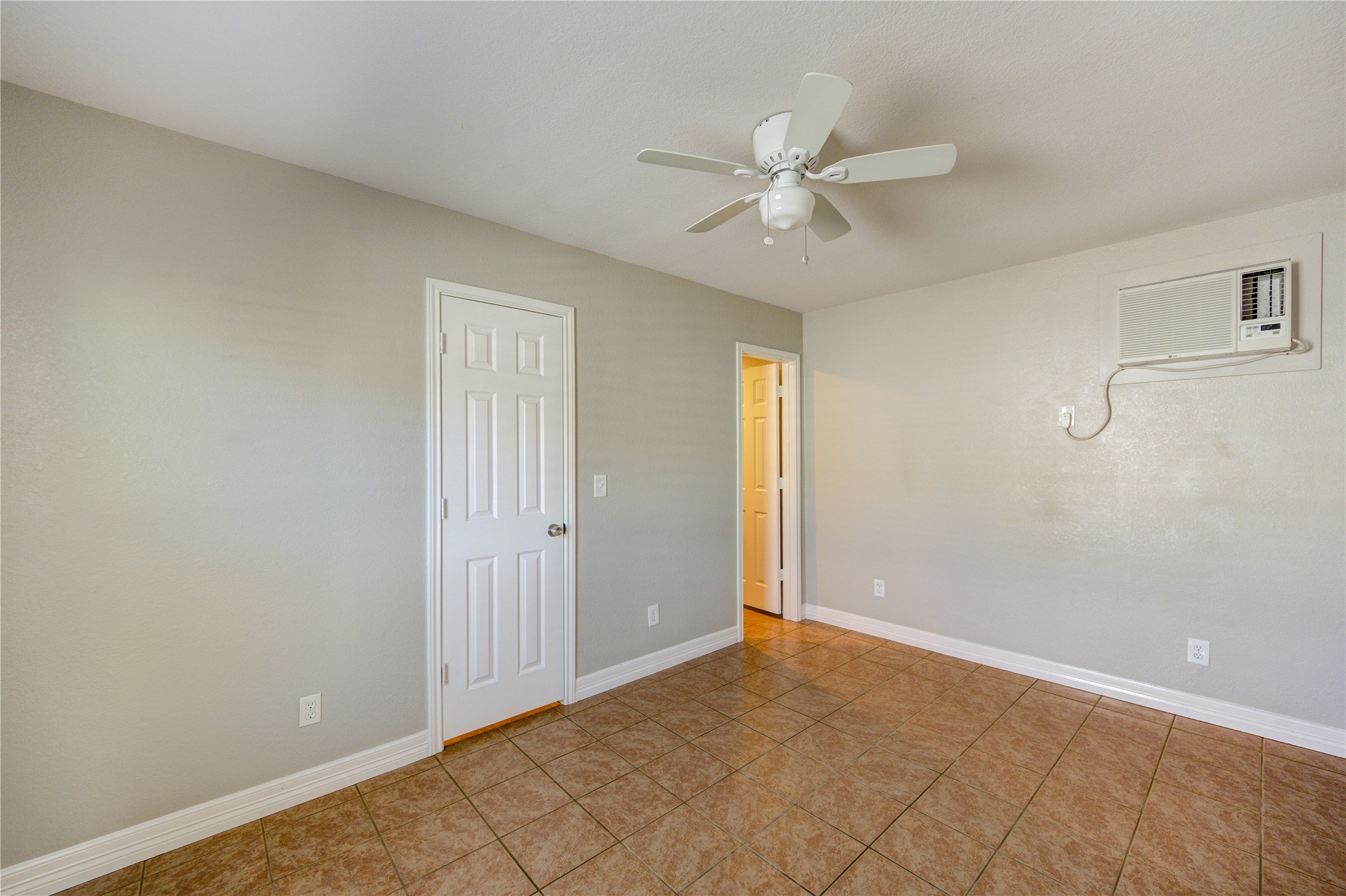 6729 Barney Road Houston, TX 77092 - Photo 32 of 40