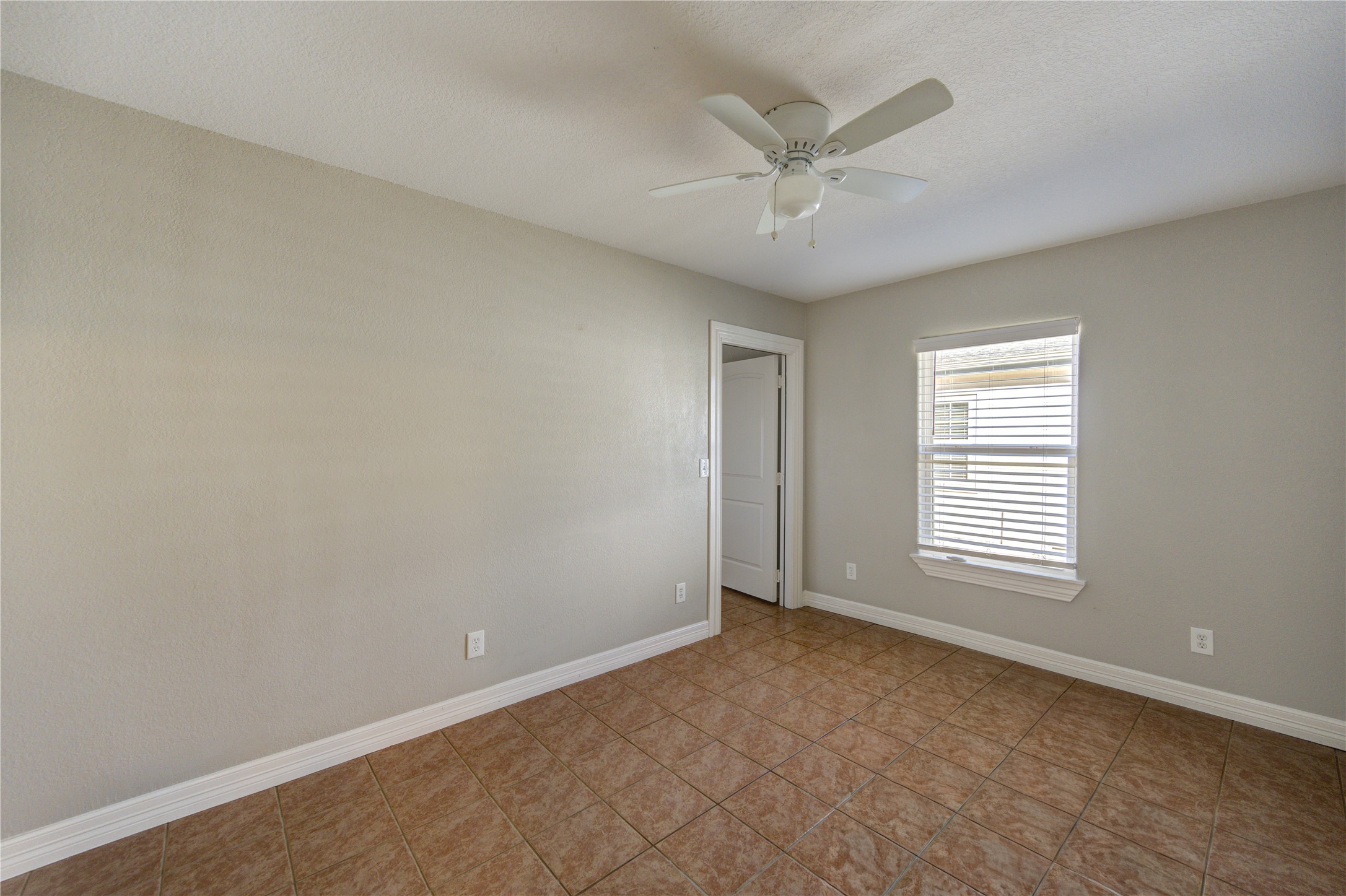 6729 Barney Road Houston, TX 77092 - Photo 34 of 40