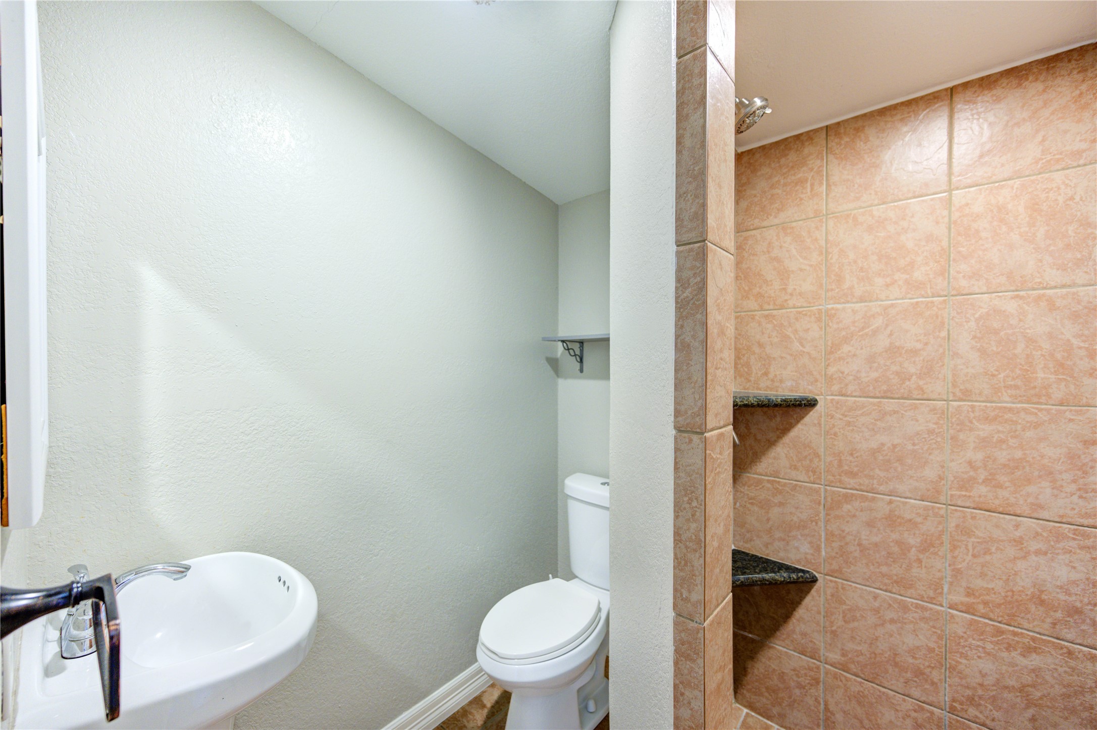 6729 Barney Road Houston, TX 77092 - Photo 36 of 40