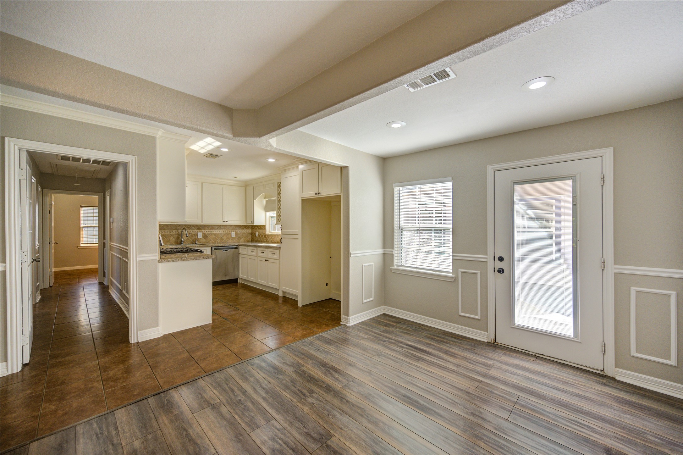 6729 Barney Road Houston, TX 77092 - Photo 7 of 40