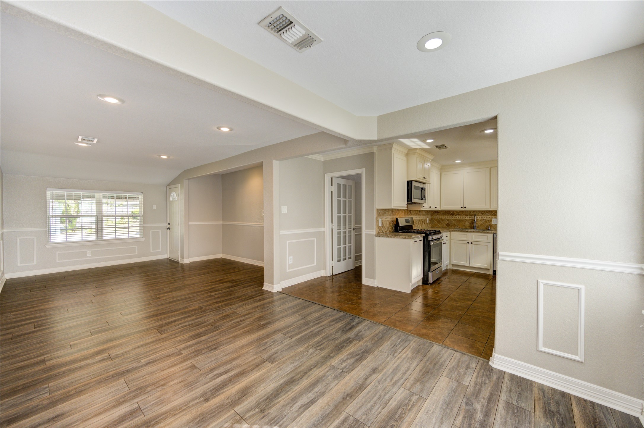 6729 Barney Road Houston, TX 77092 - Photo 9 of 40