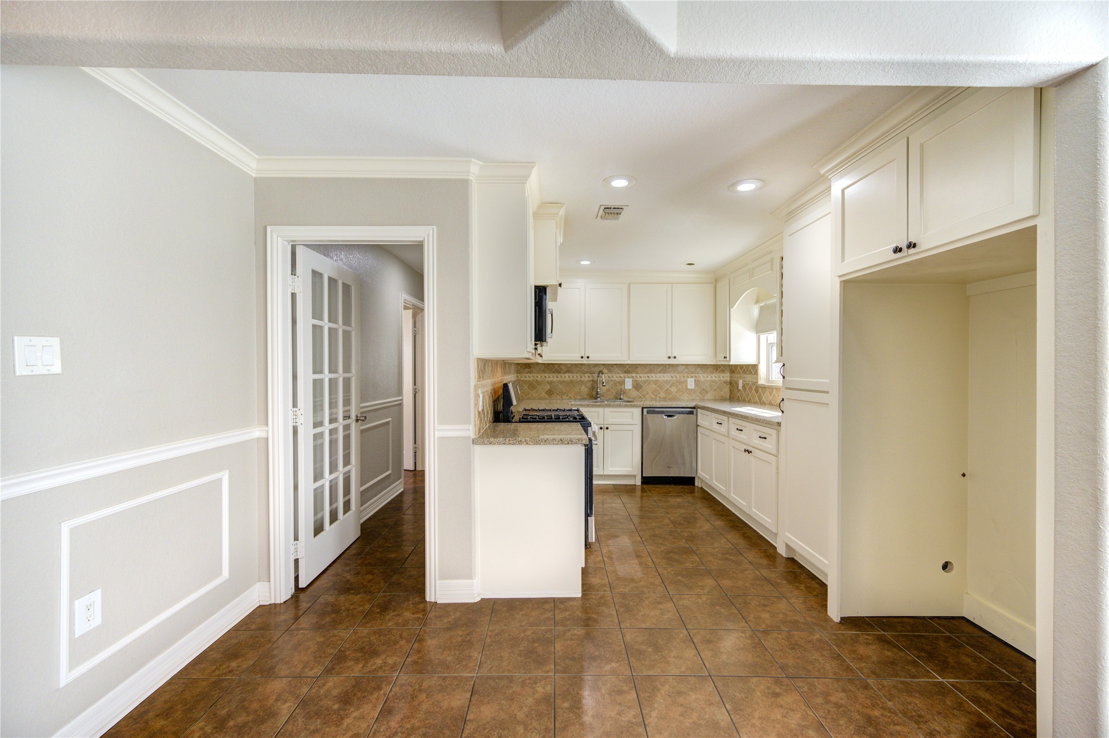 6729 Barney Road Houston, TX 77092 - Photo 10 of 40