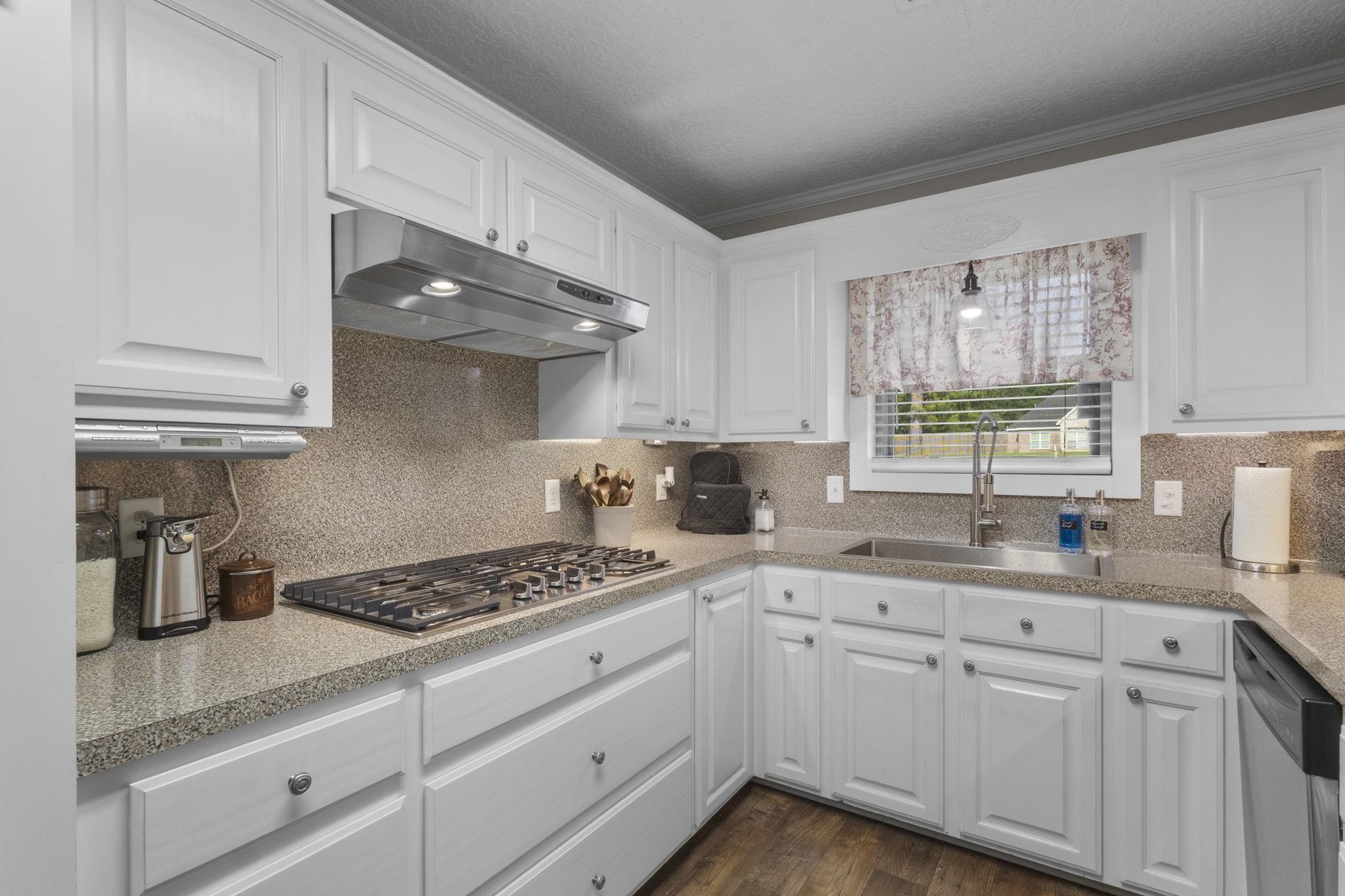 805 Gentry Road Silsbee, TX 77656 - Photo 8 of 34