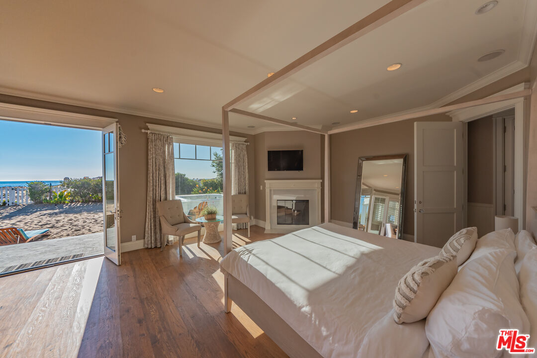 30760 Broad Beach Road Malibu, CA 90265 - Photo 19 of 41 a bedroom with a large bed and windows