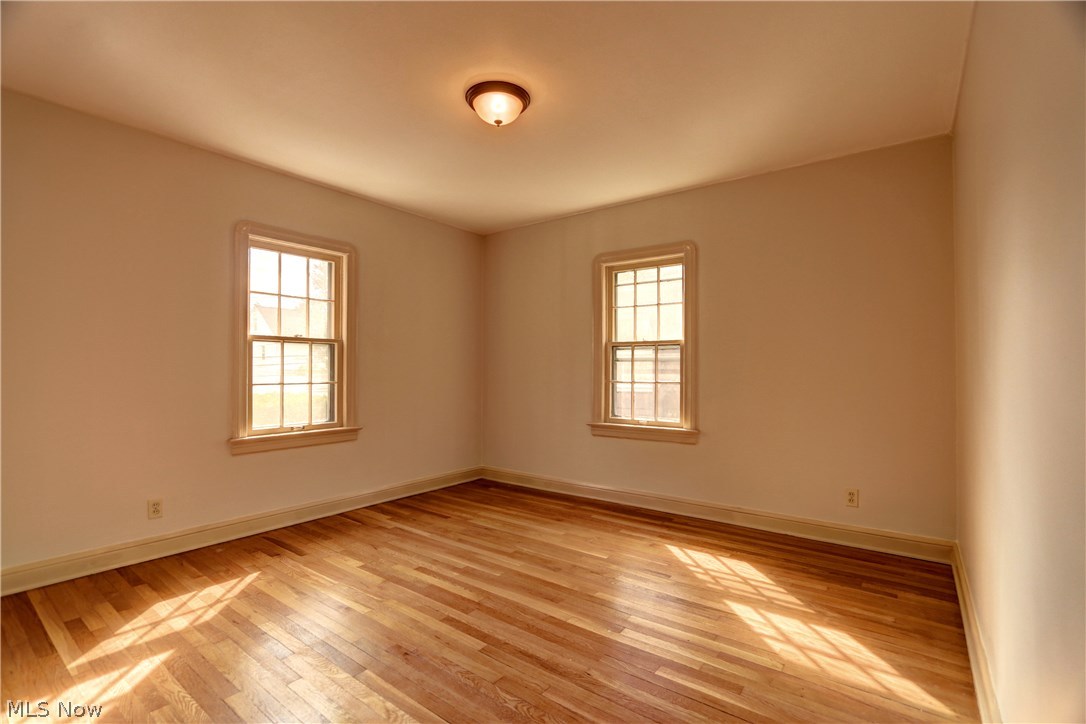 3697 Winchell Road Beachwood, OH 44122 - Photo 19 of 22 Upper unit bedroom with hardwood floor