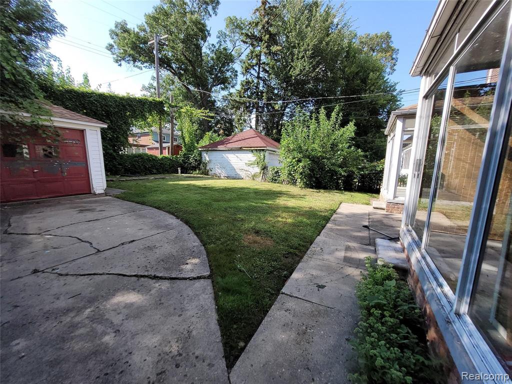 20009 Stratford Road Detroit, MI 48221 - Photo 4 of 18