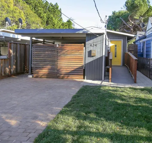 a view of a back yard of the house