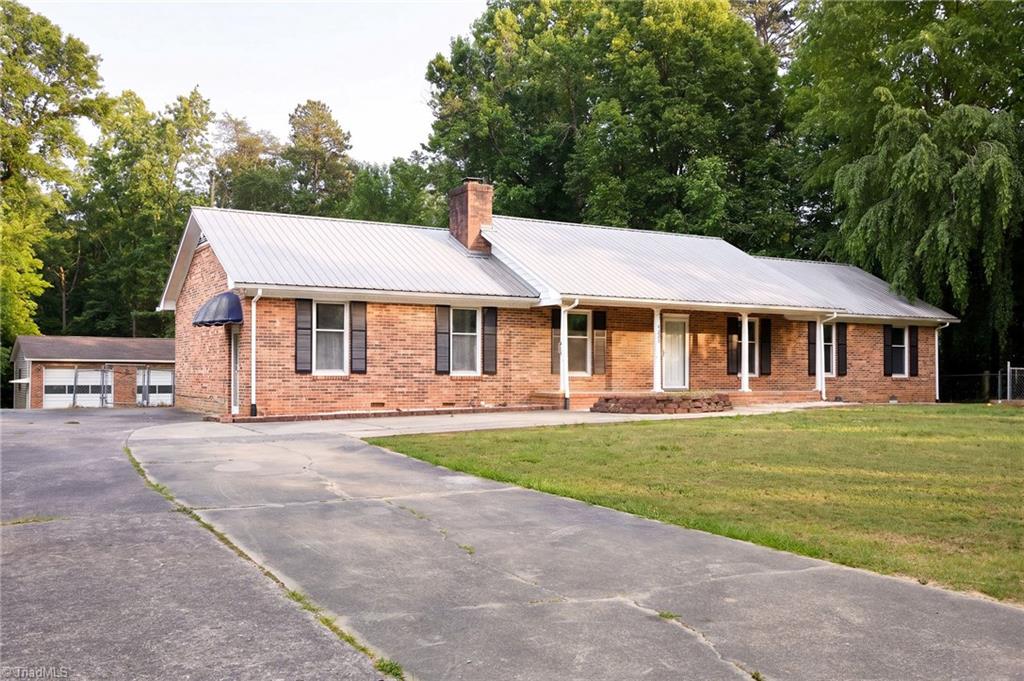 4226 Gumtree Road Winston-Salem, NC 27107 - Photo 2 of 35
