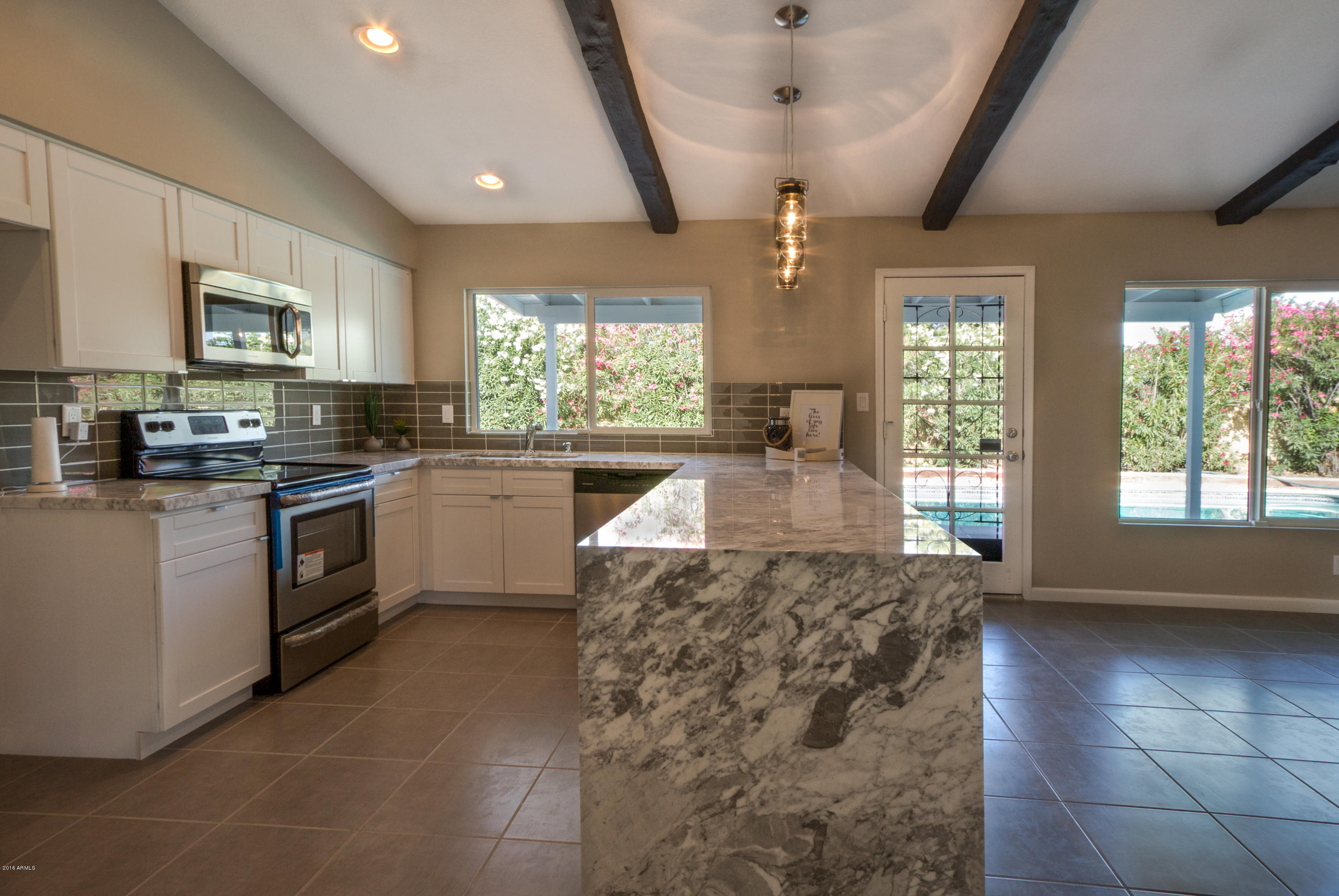 2433 South Evergreen Road Tempe, AZ 85282 - Photo 3 of 12 7