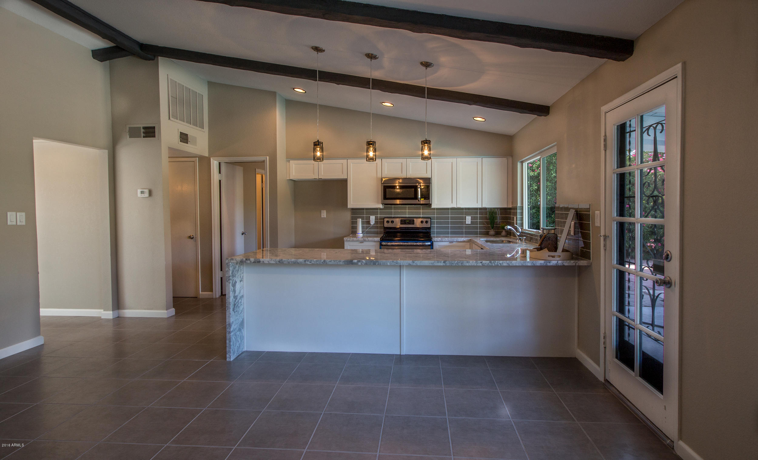 2433 South Evergreen Road Tempe, AZ 85282 - Photo 4 of 12 6