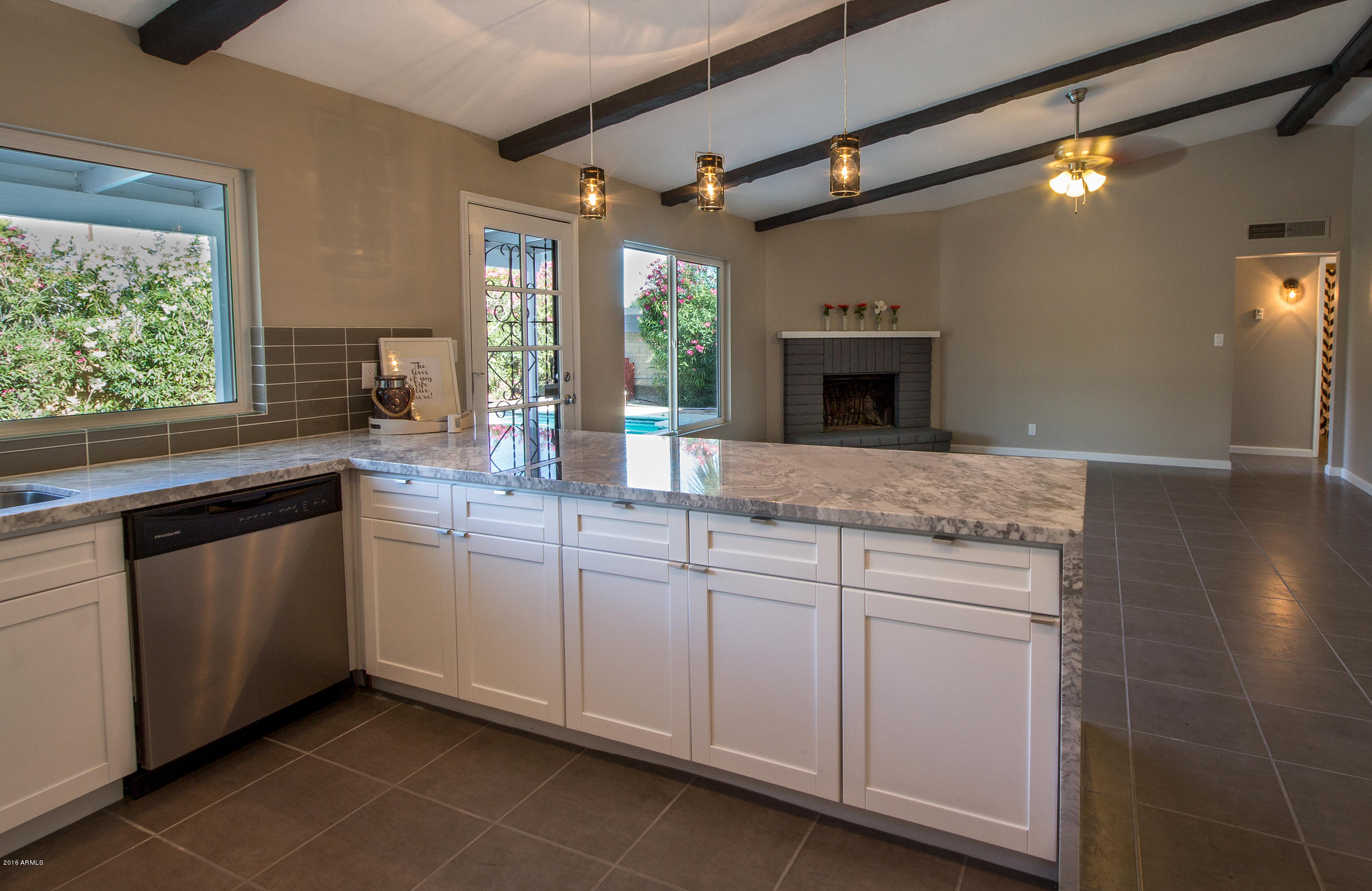 2433 South Evergreen Road Tempe, AZ 85282 - Photo 5 of 12 5