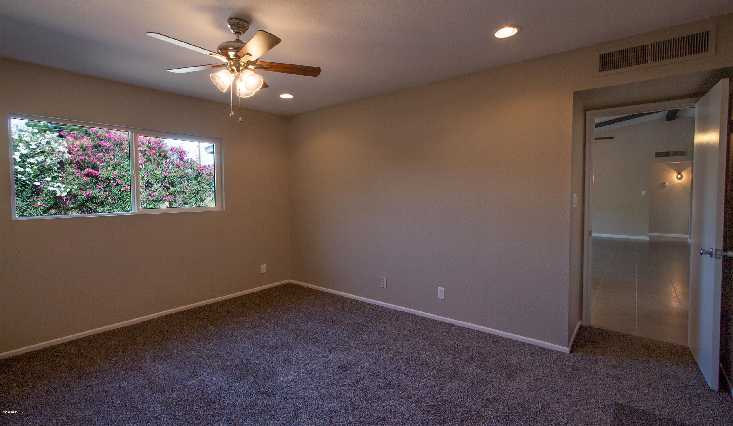 2433 South Evergreen Road Tempe, AZ 85282 - Photo 7 of 12 3