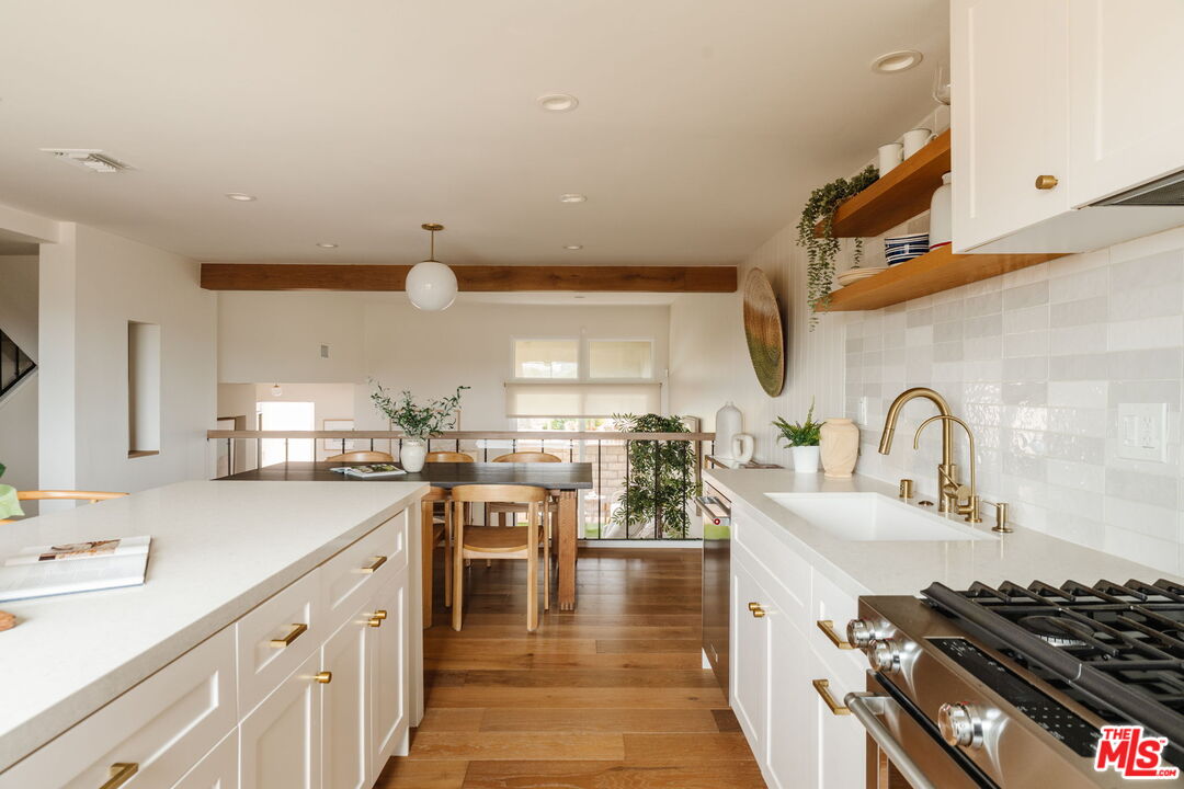13210 Fiji Way, Unit M Marina del Rey, CA 90292 - Photo 5 of 23